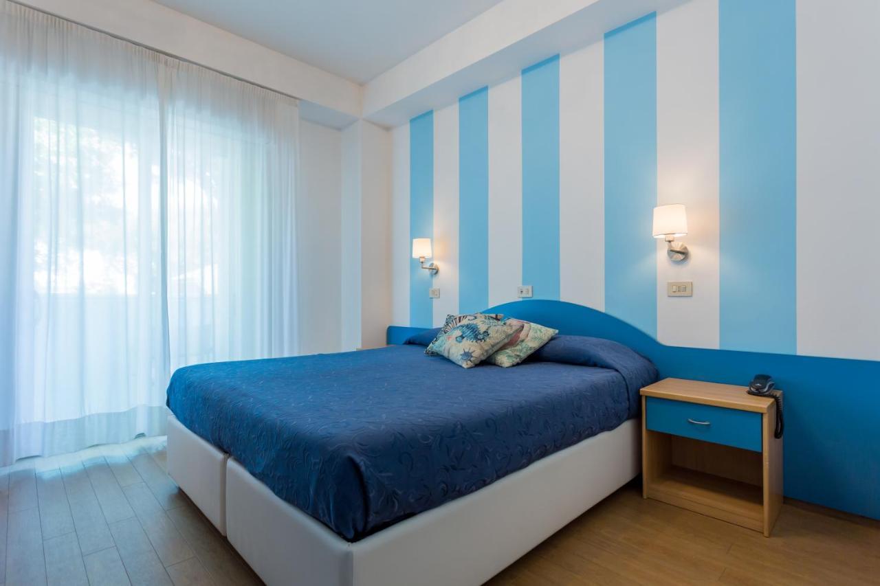 Hotel Mon Pays Riccione Buitenkant foto