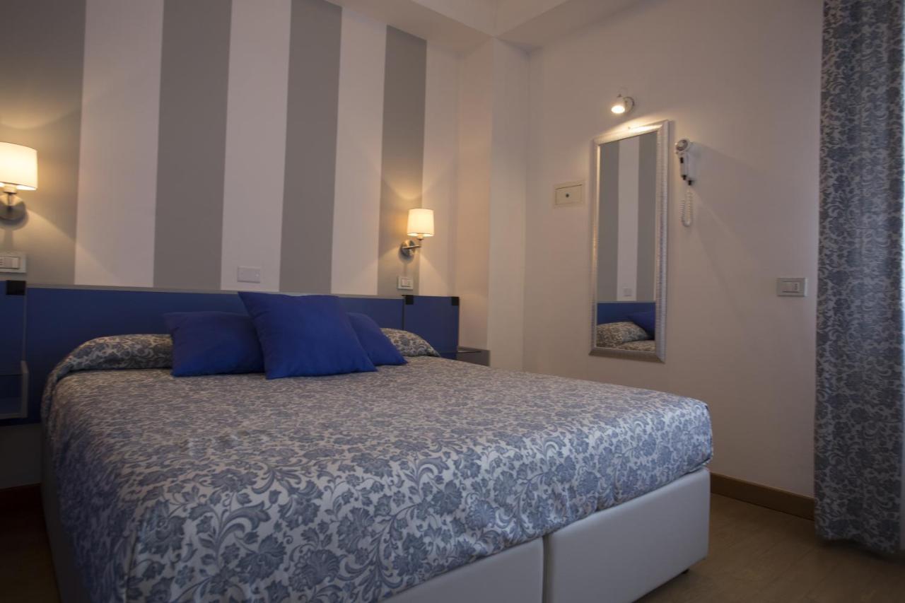 Hotel Mon Pays Riccione Buitenkant foto