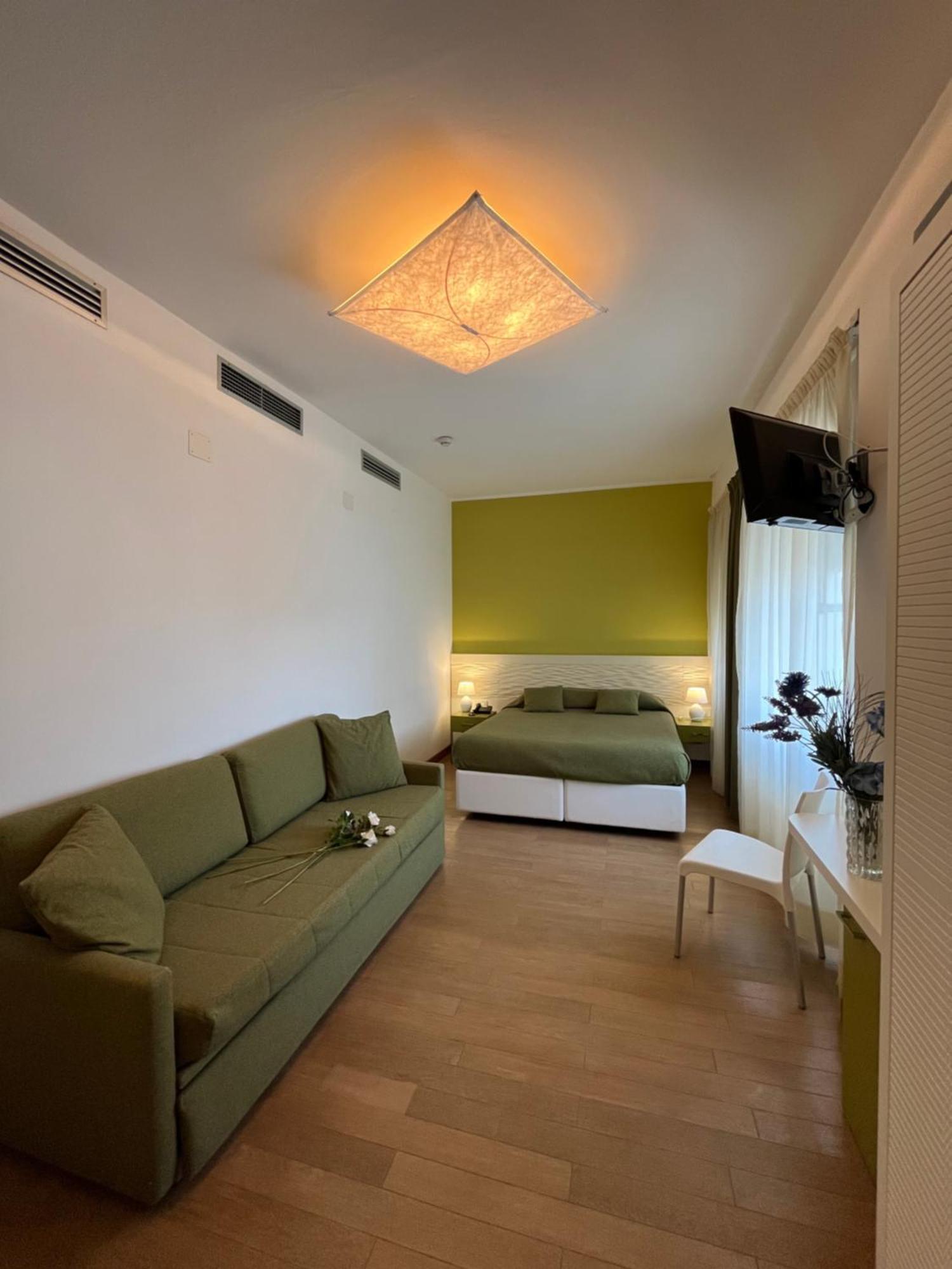 Hotel Mon Pays Riccione Buitenkant foto