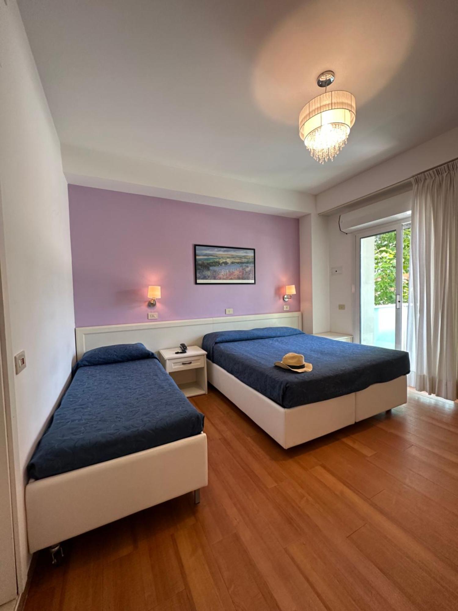 Hotel Mon Pays Riccione Buitenkant foto