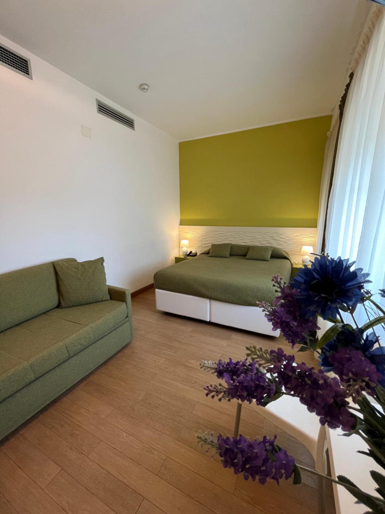Hotel Mon Pays Riccione Buitenkant foto