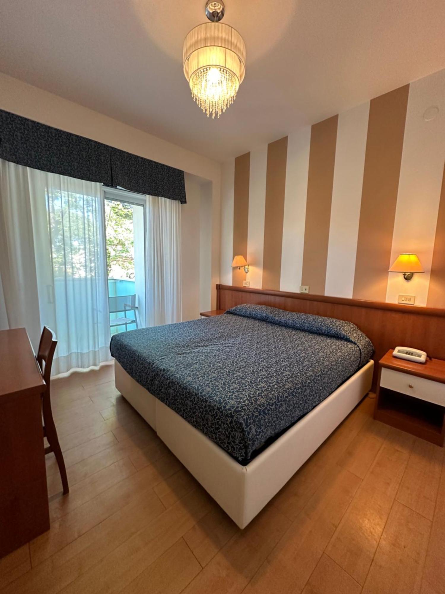 Hotel Mon Pays Riccione Buitenkant foto