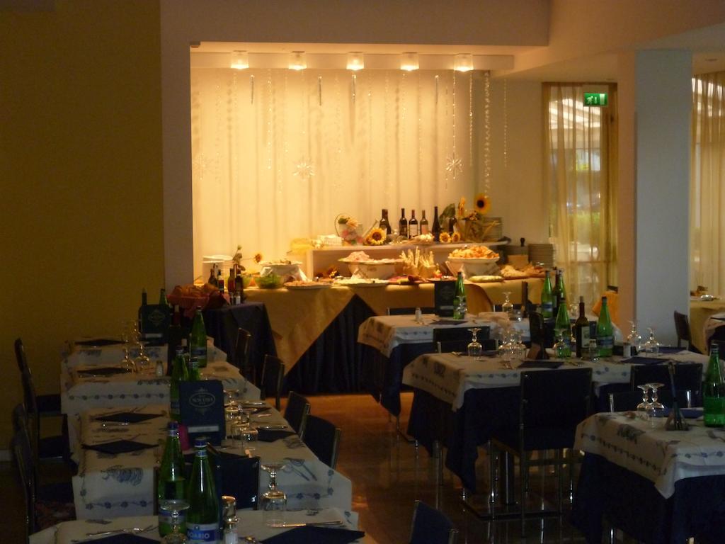Hotel Mon Pays Riccione Buitenkant foto