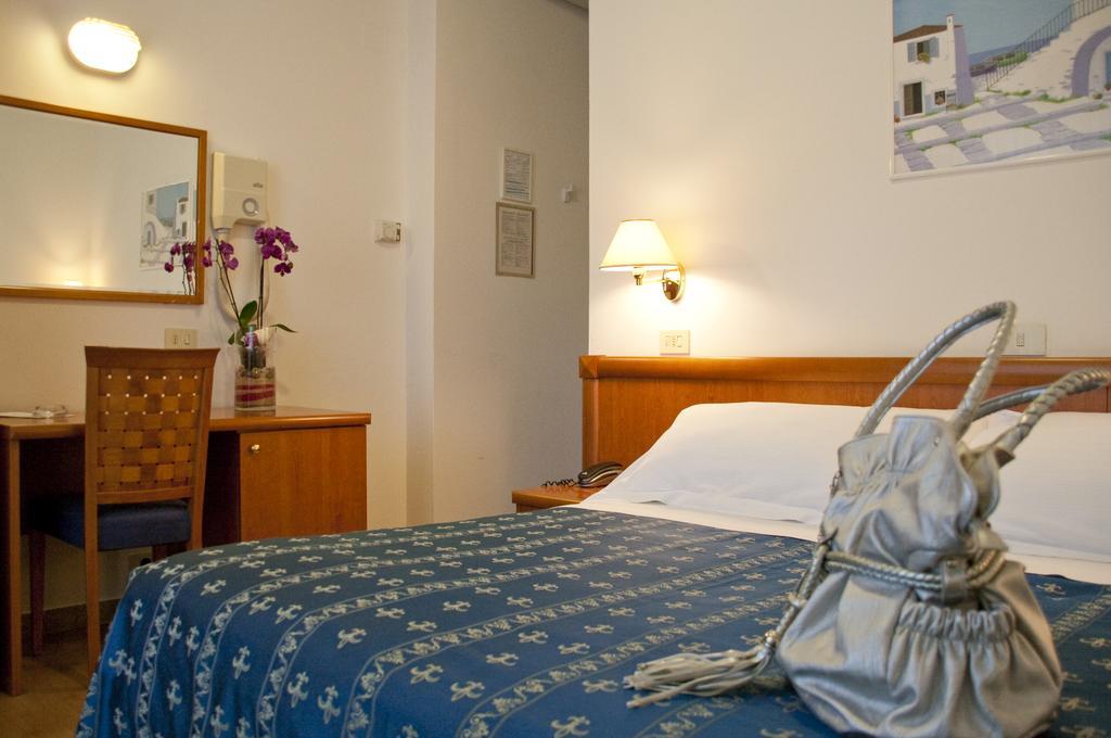 Hotel Mon Pays Riccione Buitenkant foto