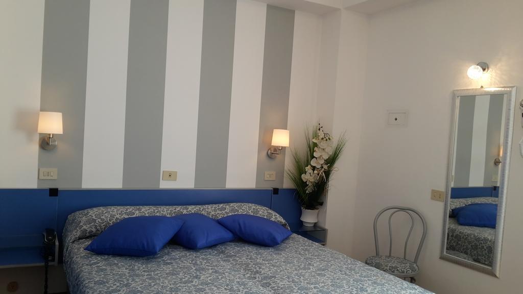 Hotel Mon Pays Riccione Buitenkant foto